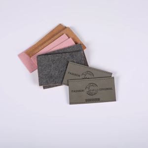 Etichette in ecopelle per jeans